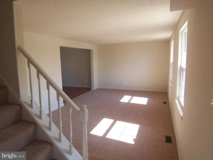 3604 Kidder Road Clinton, MD 20735 - Photo 2 of 15 Living Room