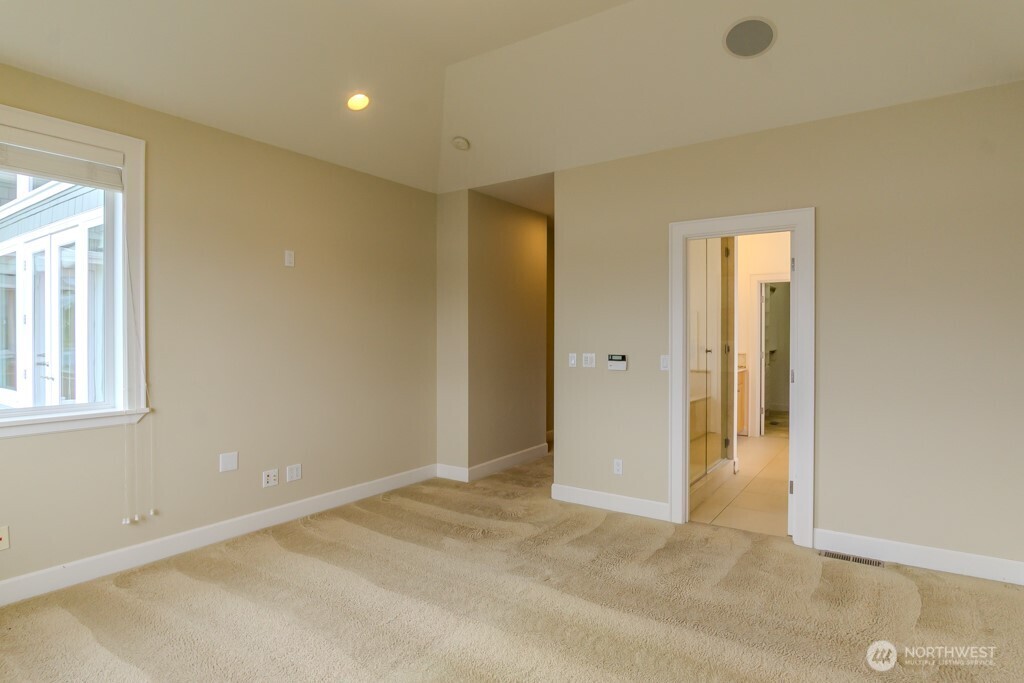 8568 Sand Point Way Northeast Seattle, WA 98115 - Photo 28 of 40