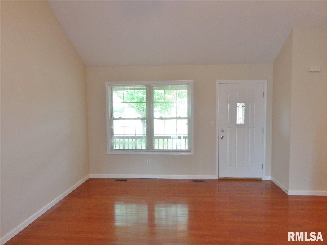 1803 Kingsbury Road Washington, IL 61571 - Photo 11 of 29 Gallery Image 11