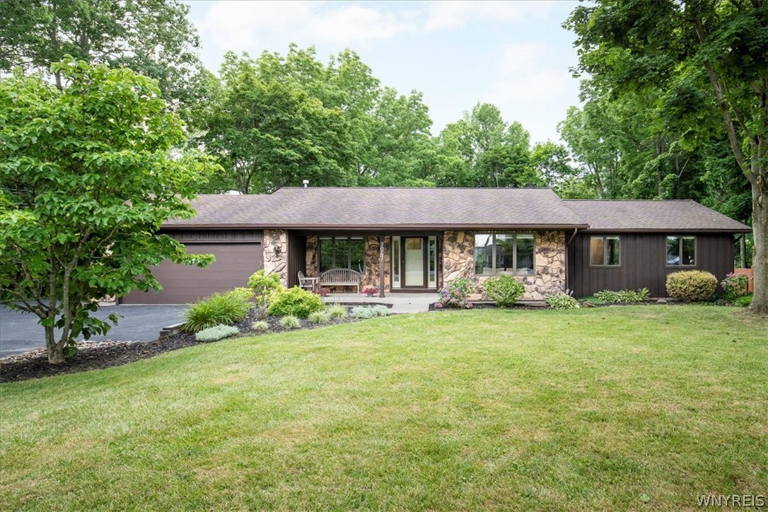 Welcome Home to 7047 Bear Ridge in  lovey Pendleto