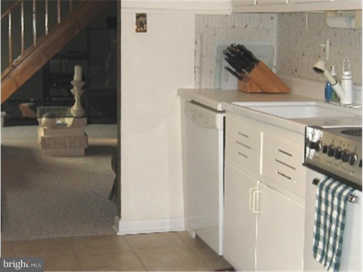 327 Larch Road Mount Laurel, NJ 08054 - Photo 11 of 23 Kitchen