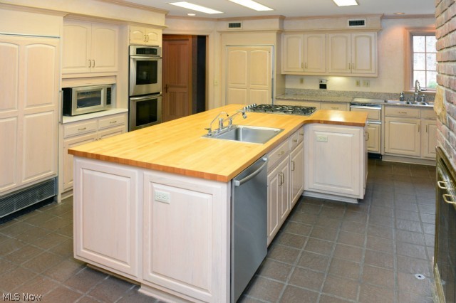 37000 Cedar Road Gates Mills, OH 44040 - Photo 11 of 23 Gallery Image 11