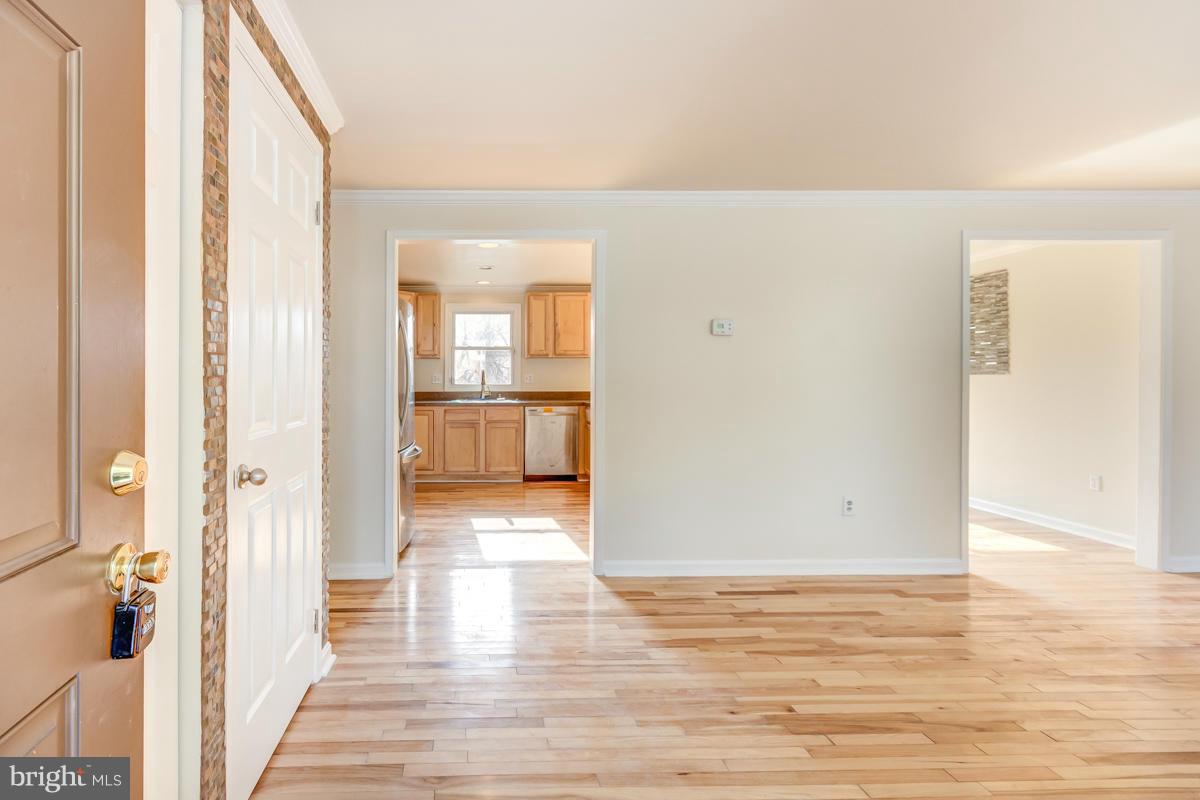 3203 Northmont Road Baltimore, MD 21244 - Photo 5 of 30 Living Room