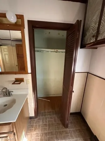 $1,500 | 1704 Pichard Street, Greensboro, NC 27401