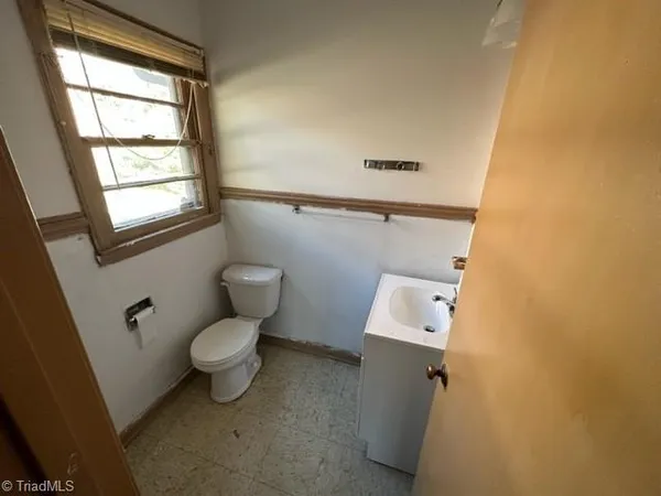 $1,500 | 1704 Pichard Street, Greensboro, NC 27401