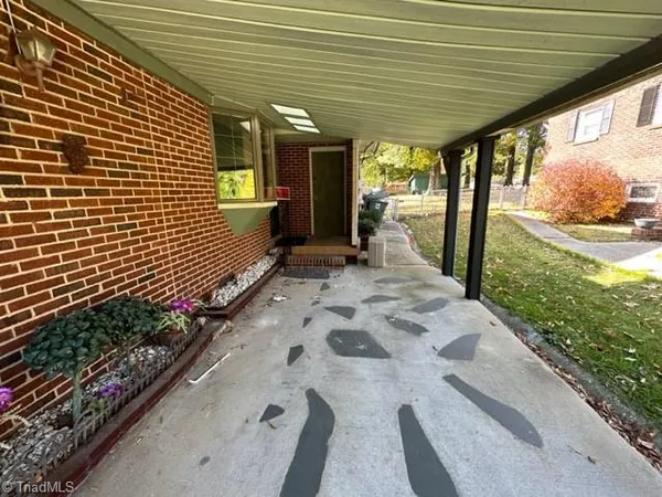 $1,500 | 1704 Pichard Street, Greensboro, NC 27401