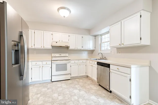 $2,800 | 7327 Eden Brook Drive, Unit E30, Columbia, MD 21046