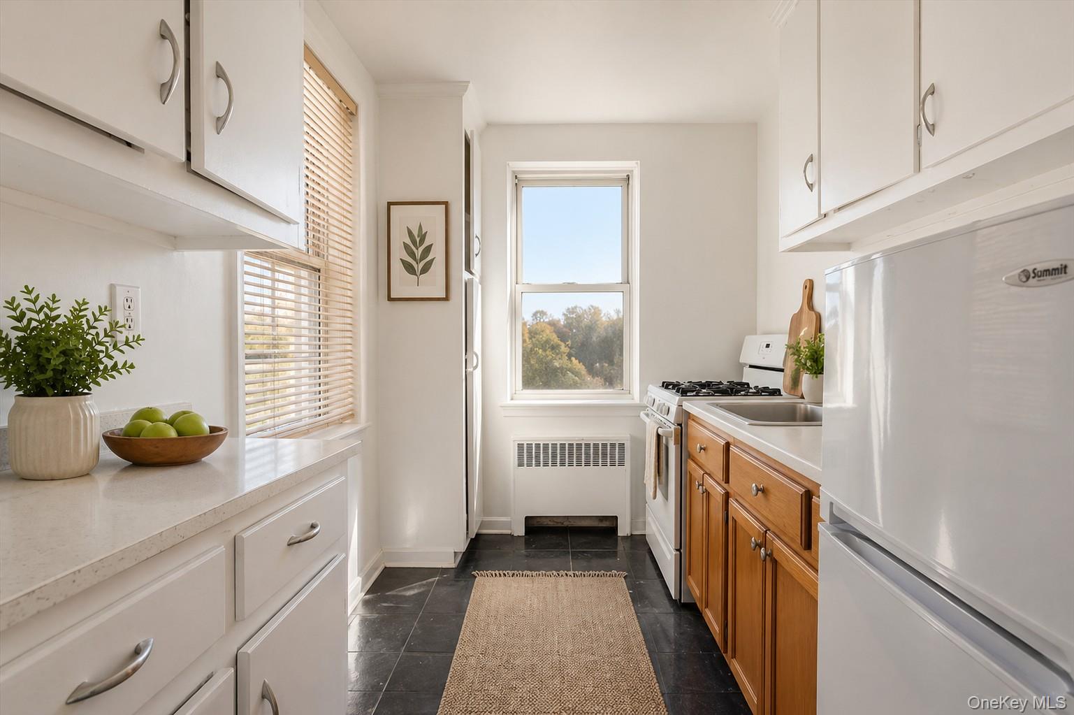 485 Bronx River Road, Unit B64 Yonkers, NY 10704 - Photo 5 of 11 Virtually staged for illustration purposes. Furniture and décor are digitally added.