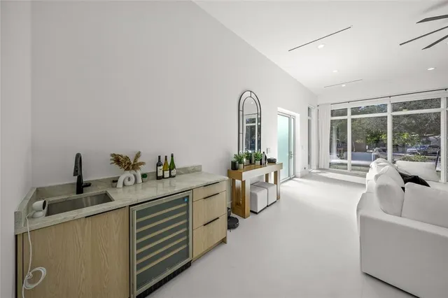 $2,275,000 | 3500 Bay Shore Road, Sarasota, FL 34234