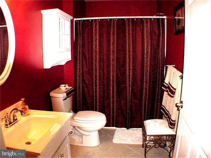 10 Canary Road Levittown, PA 19057 - Photo 11 of 15 Bathroom