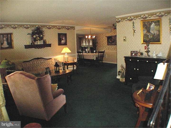 10 Canary Road Levittown, PA 19057 - Photo 4 of 15 Living Room