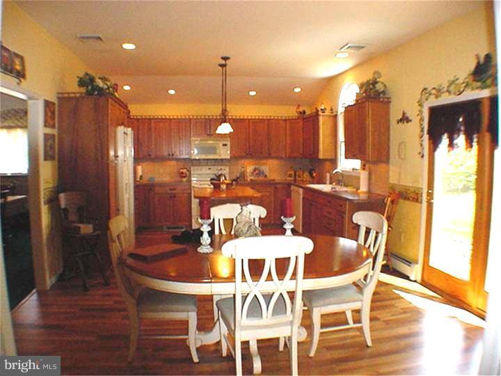 10 Canary Road Levittown, PA 19057 - Photo 7 of 15 Kitchen