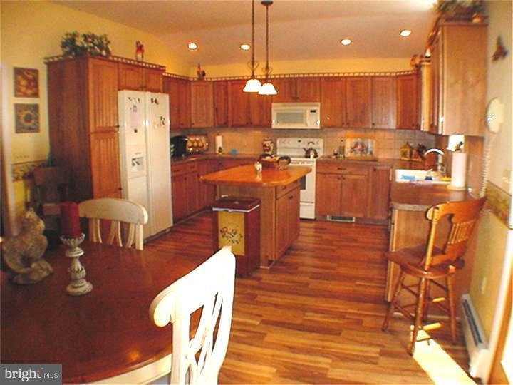 10 Canary Road Levittown, PA 19057 - Photo 8 of 15 Kitchen
