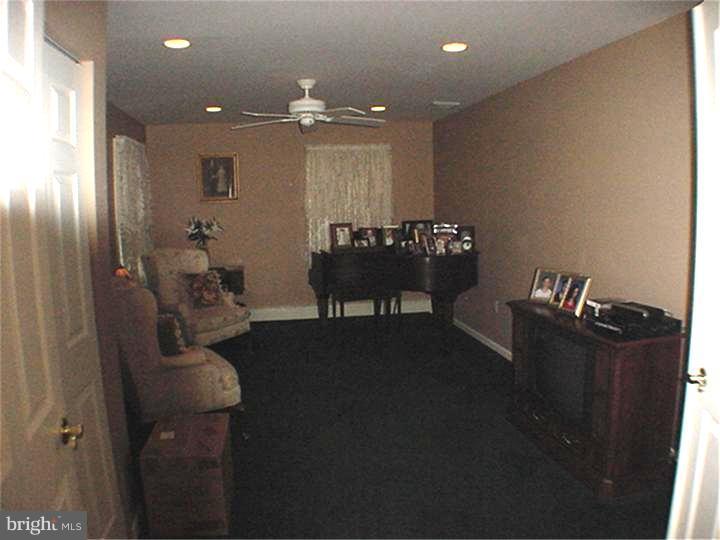10 Canary Road Levittown, PA 19057 - Photo 10 of 15 Family Room