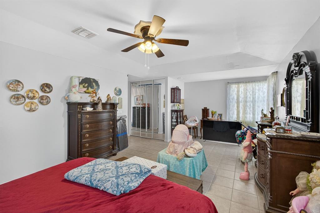2119 Chagall Circle West Palm Beach, FL 33409 - Photo 42 of 63 a living room with furniture