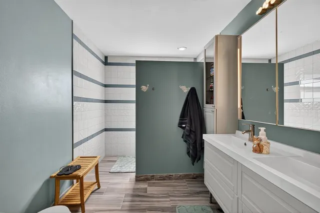 a view of a house with backyard and sitting area