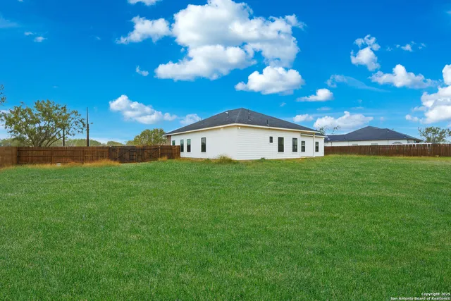 $2,950 | 128 Hidden Ranch Court, Floresville, TX 78114