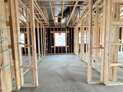 a view of entryway with a room