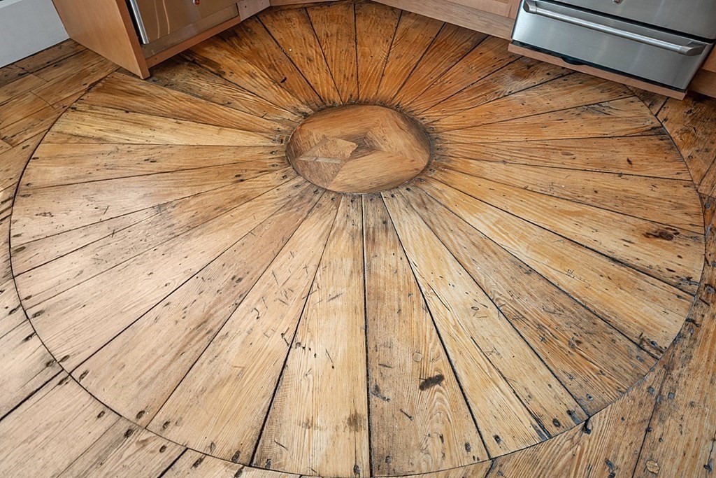 27 Worcester Road Princeton, MA 01541 - Photo 15 of 41 a view of entryway with wooden floor