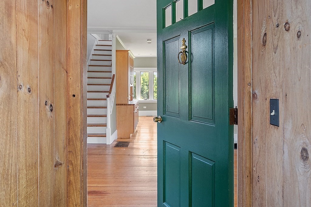27 Worcester Road Princeton, MA 01541 - Photo 6 of 41 a view of entryway with livingroom