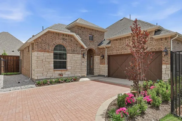 $420,000 | 4831 Forest Crest Parkway, Arlington, TX 76005