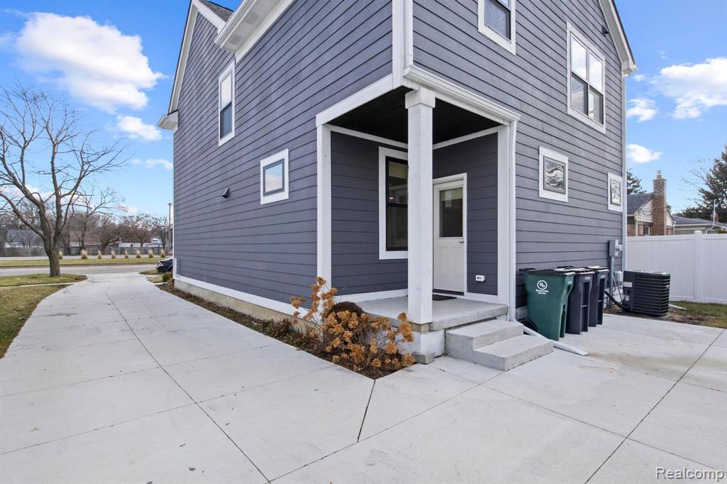 831 North Campbell Road Royal Oak, MI 48067 - Photo 29 of 34