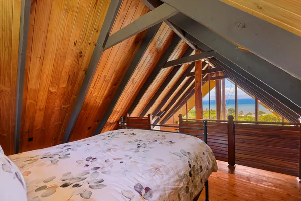 $1,200,000 | 115 Ulua Road, Kaunakakai, HI 96748