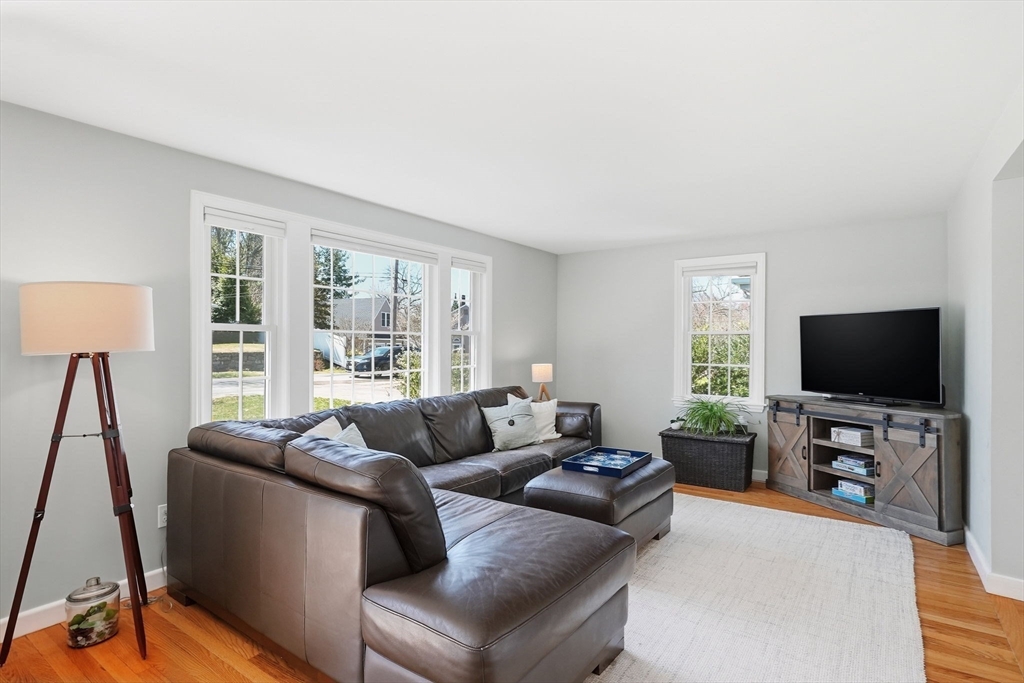 131 Carpenter Road Walpole, MA 02081 - Photo 6 of 26