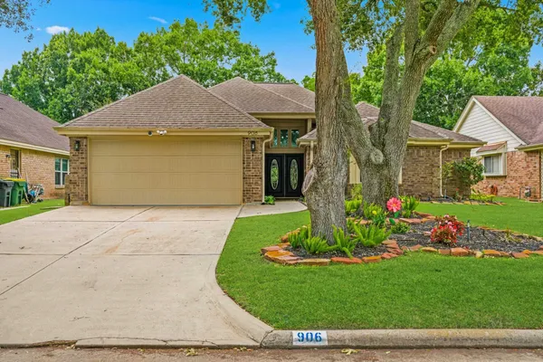 $3,000 | 906 Maple Branch Lane, Pearland, TX 77584