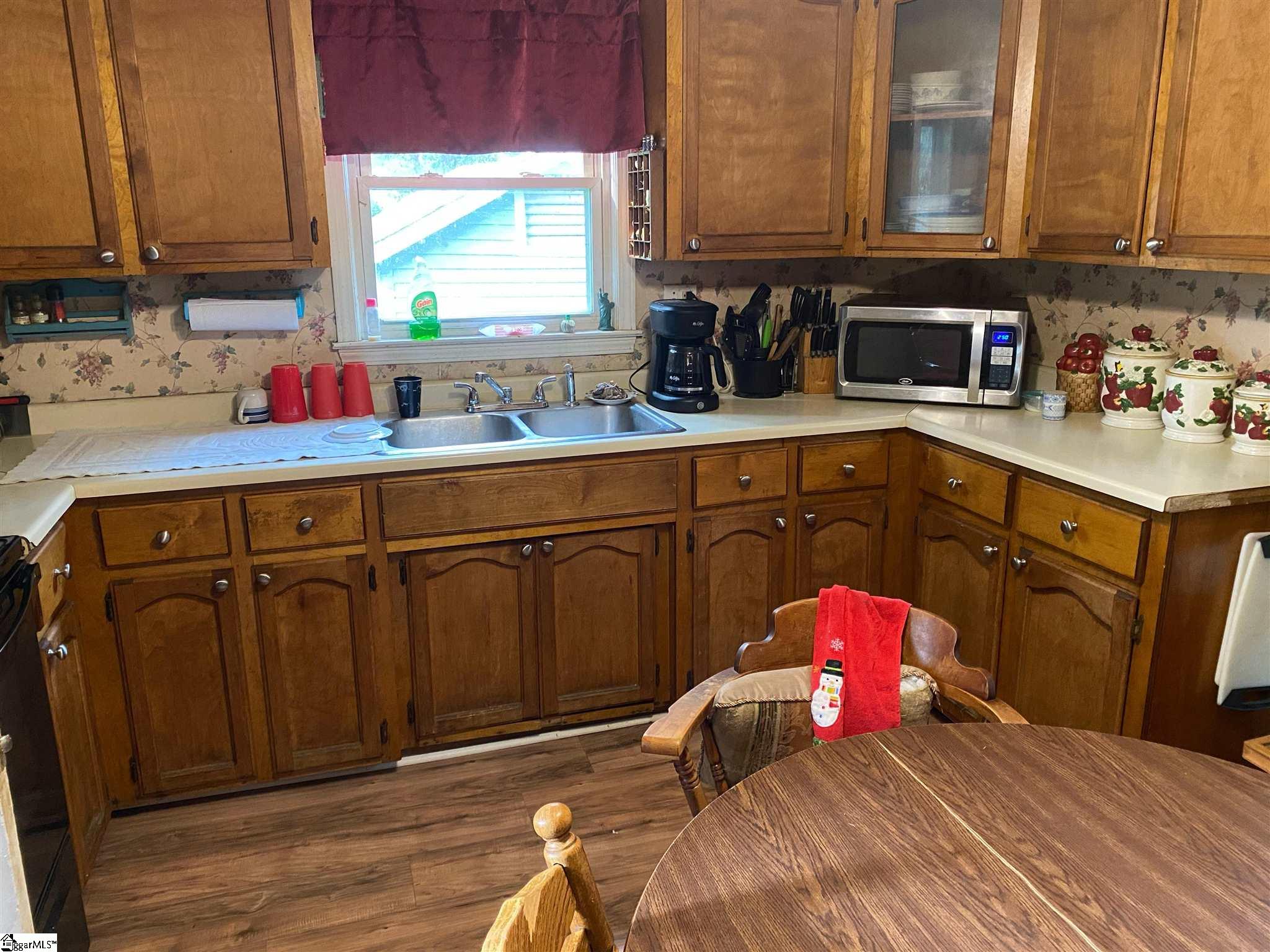 206 Moore Street Greer, SC 29651 - Photo 3 of 13