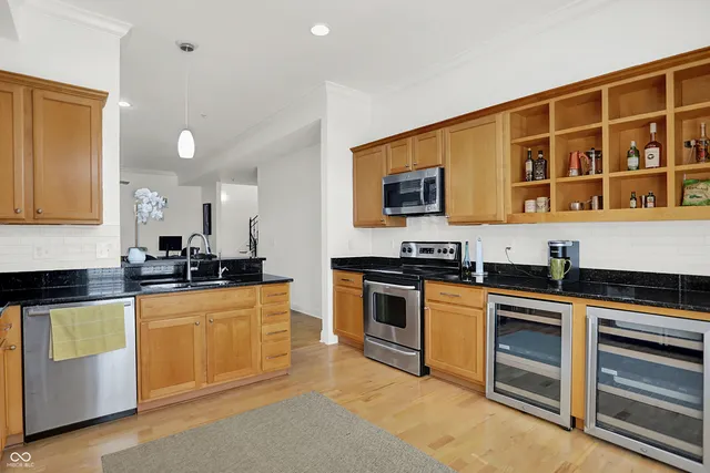 $374,000 | 450 East Ohio Street, Unit 321, Indianapolis, IN 46204