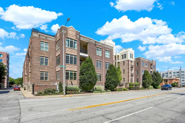 $374,000 | 450 East Ohio Street, Unit 321, Indianapolis, IN 46204