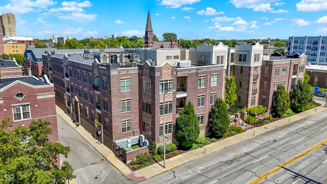 $374,000 | 450 East Ohio Street, Unit 321, Indianapolis, IN 46204