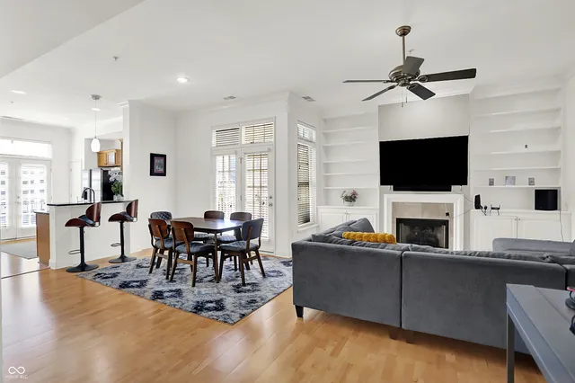 $374,000 | 450 East Ohio Street, Unit 321, Indianapolis, IN 46204