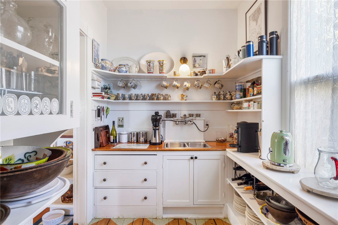 41 Walcott Avenue Jamestown, RI 02835 - Photo 14 of 50 Butler's pantry is 6'2" x 10'1", with a convenient extra sink!