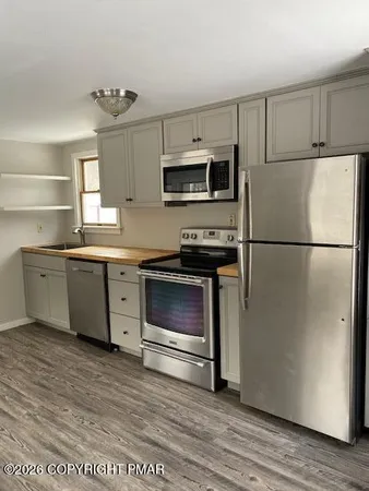 $425,000 | 558 Effort Neola Road, Brodheadsville, PA 18353