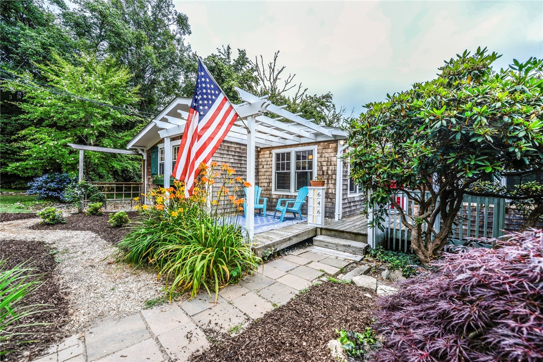 646 Stone Church Road Tiverton, RI 02878 - Photo 1 of 40