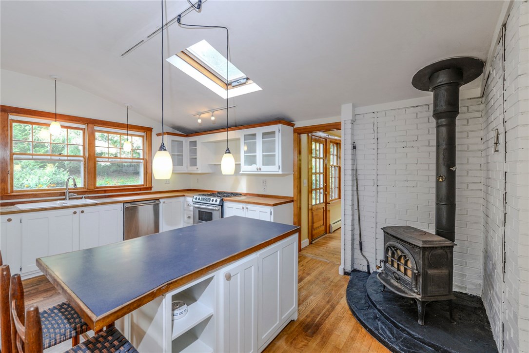 646 Stone Church Road Tiverton, RI 02878 - Photo 13 of 40