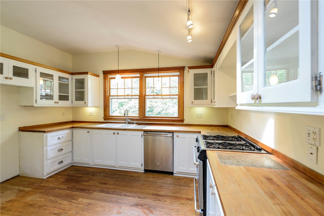 646 Stone Church Road Tiverton, RI 02878 - Photo 15 of 40
