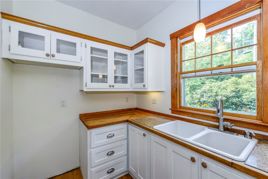 646 Stone Church Road Tiverton, RI 02878 - Photo 17 of 40