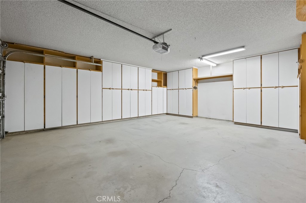 57622 Sierra Way Yucca Valley, CA 92284 - Photo 27 of 55 a view of a garage