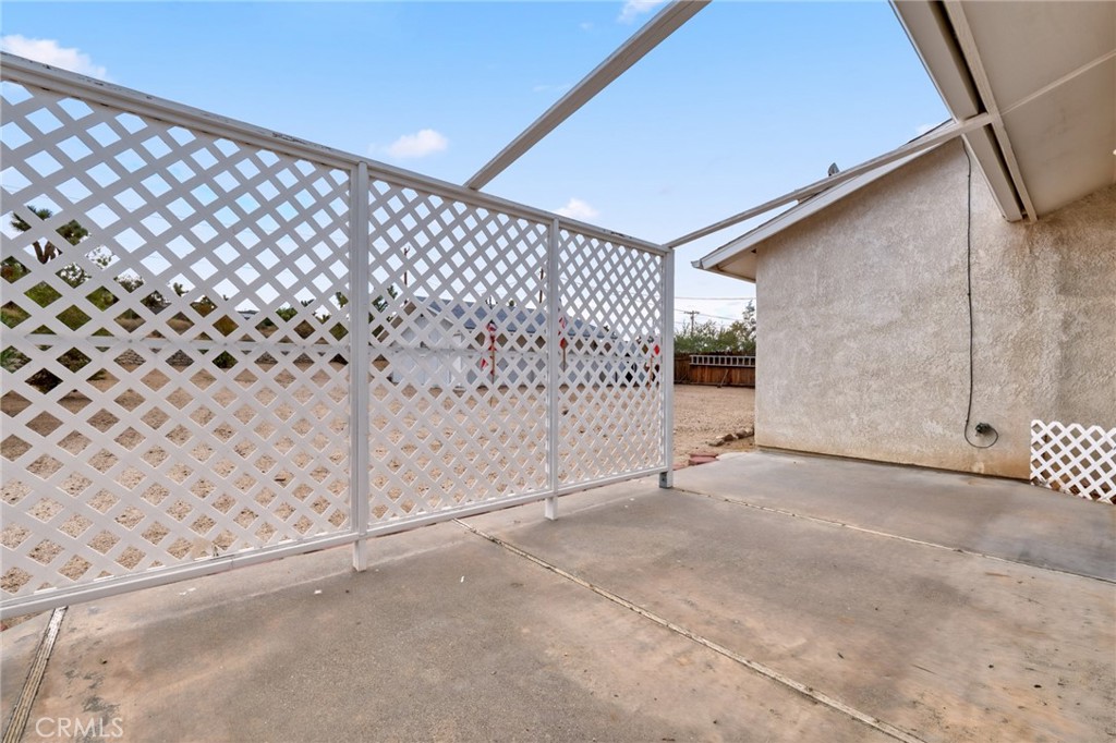 57622 Sierra Way Yucca Valley, CA 92284 - Photo 37 of 55 a view of a backyard