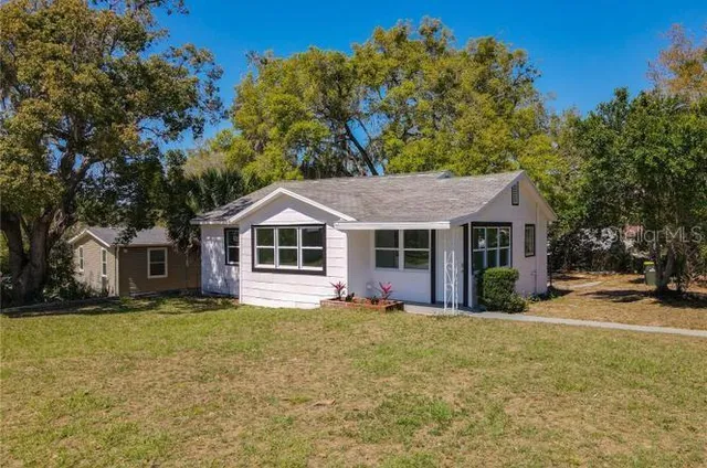 $1,995 | 218 West Magnolia Street, Clermont, FL 34711