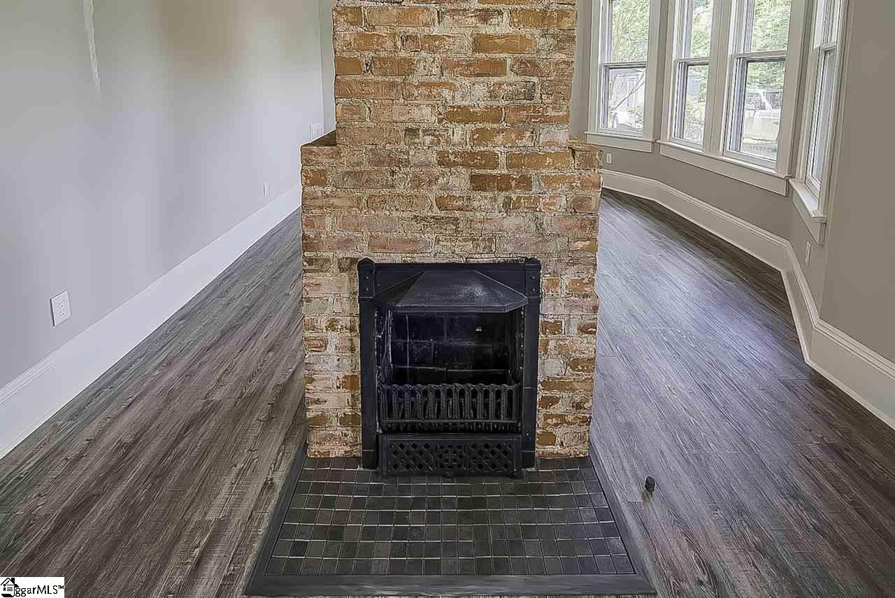 109 Perry Road Greenville, SC 29609 - Photo 8 of 31 Gallery Image 8