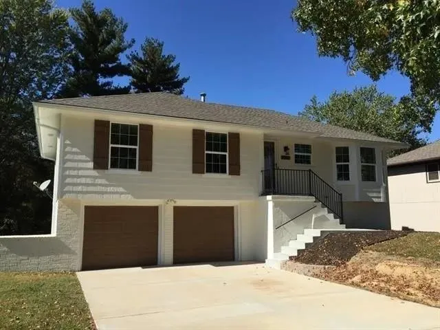 $285,000 | 2203 North Gaines Drive, Clinton, MO 64735