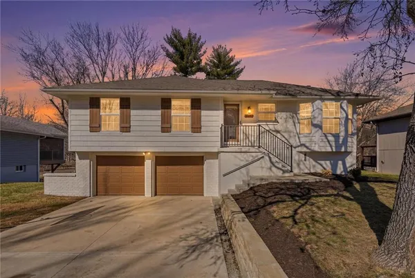 2203 North Gaines Drive, Clinton, MO 64735
