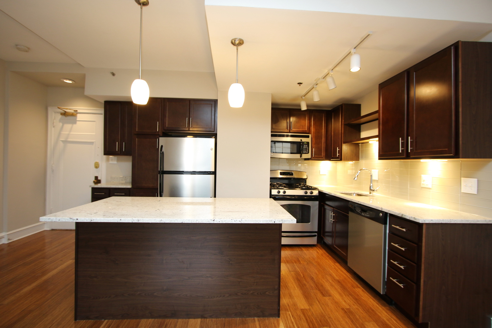 3170 North Sheridan Road, Unit 425 Chicago, IL 60657 - Photo 3 of 18