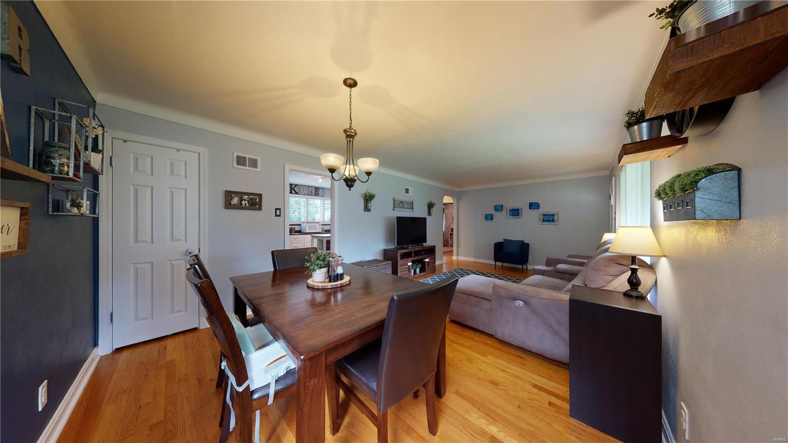 4711 Heege Road St. Louis, MO 63123 - Photo 4 of 23 Gallery Image 4