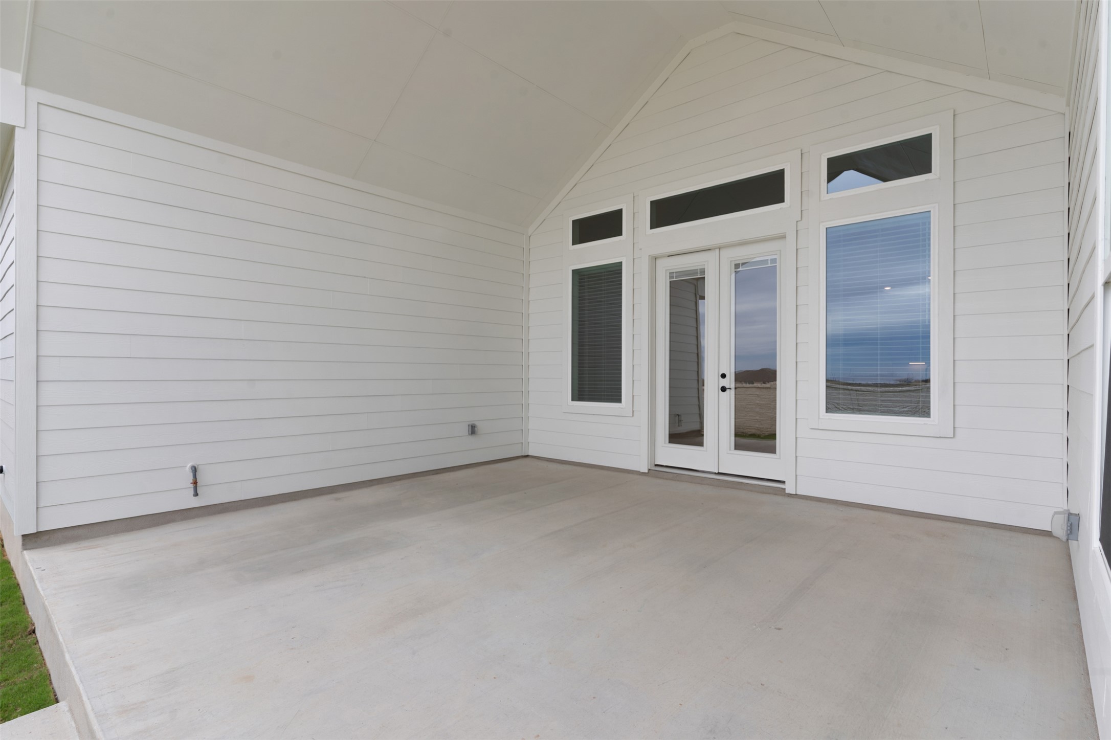 17308 Hope Bergman Road Pflugerville, TX 78660 - Photo 31 of 39 an empty room with windows