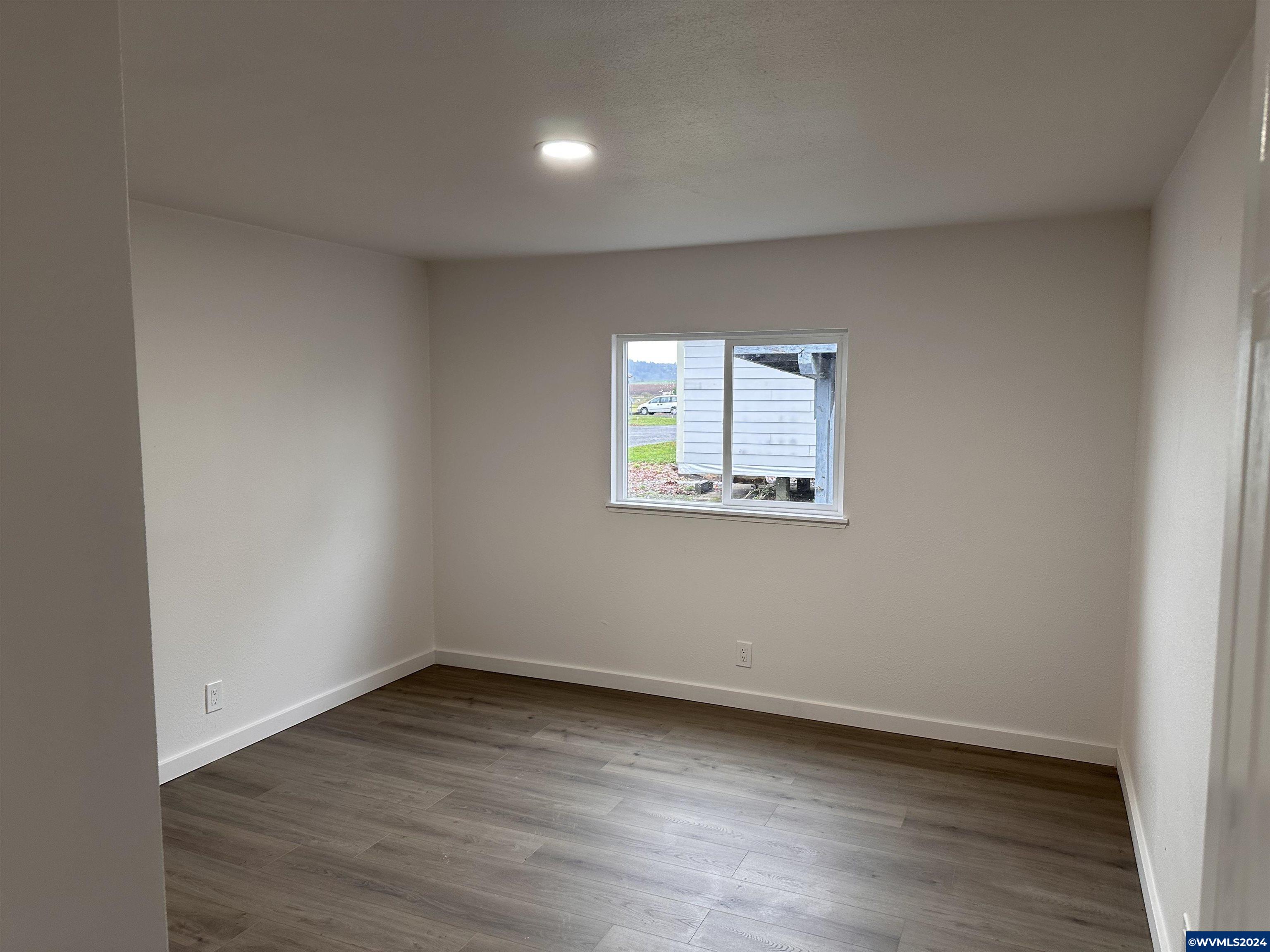 727 Talbot Road Southeast, Unit 8 Jefferson, OR 97352 - Photo 8 of 11 Gallery Image 8